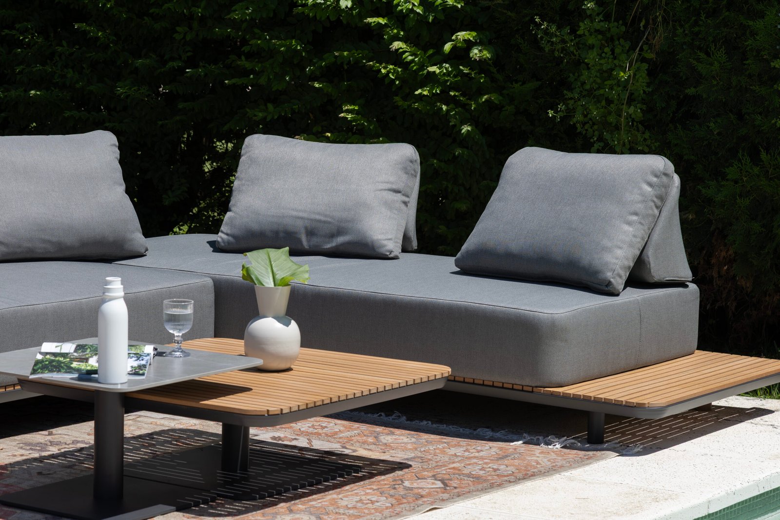 Mesa baja de exterior New Freedom - Image 3