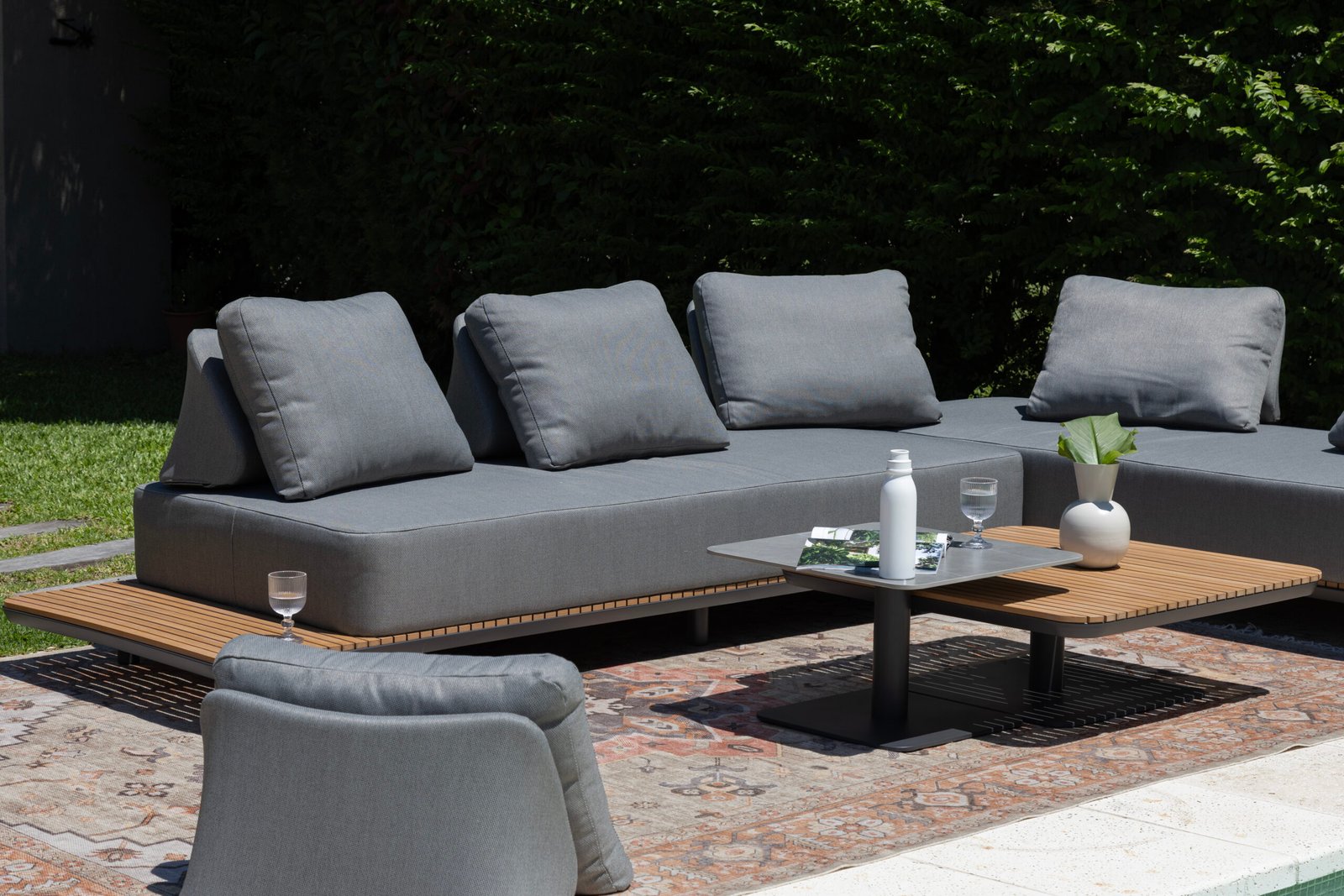 Mesa baja de exterior New Freedom - Image 4